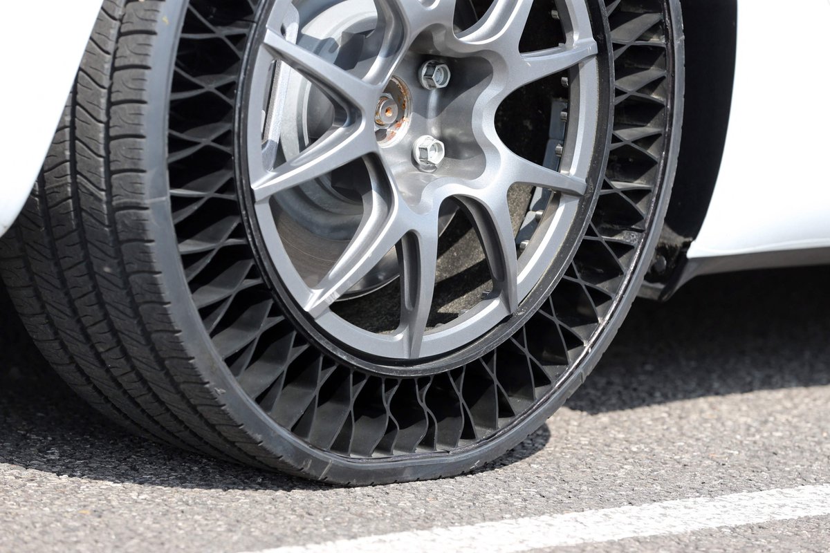 CGTNFrancais's tweet image. #TopCGTN Pas de crevaisons et vous n'avez jamais besoin de mettre de l'air dedans, ce qui fait du concept de ces pneus sans air un rêve pour les conducteurs. Ces photos montrent un pneu non pneumatique (NPT), un pneu sans air.