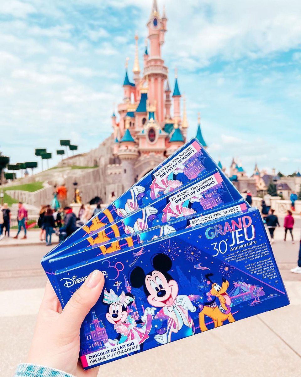 DisneylandParis's tweet photo. Qui a déjà eu l’occasion de déguster l'une de nos tablettes de chocolat Bio et de participer au grand jeu du 30e Anniversaire ? 🥳
Dites-nous en commentaire quel lot vous rêveriez de remporter ! 🎁
📸 Instagram : mamimagical https://t.co/EvikoU3Oc3