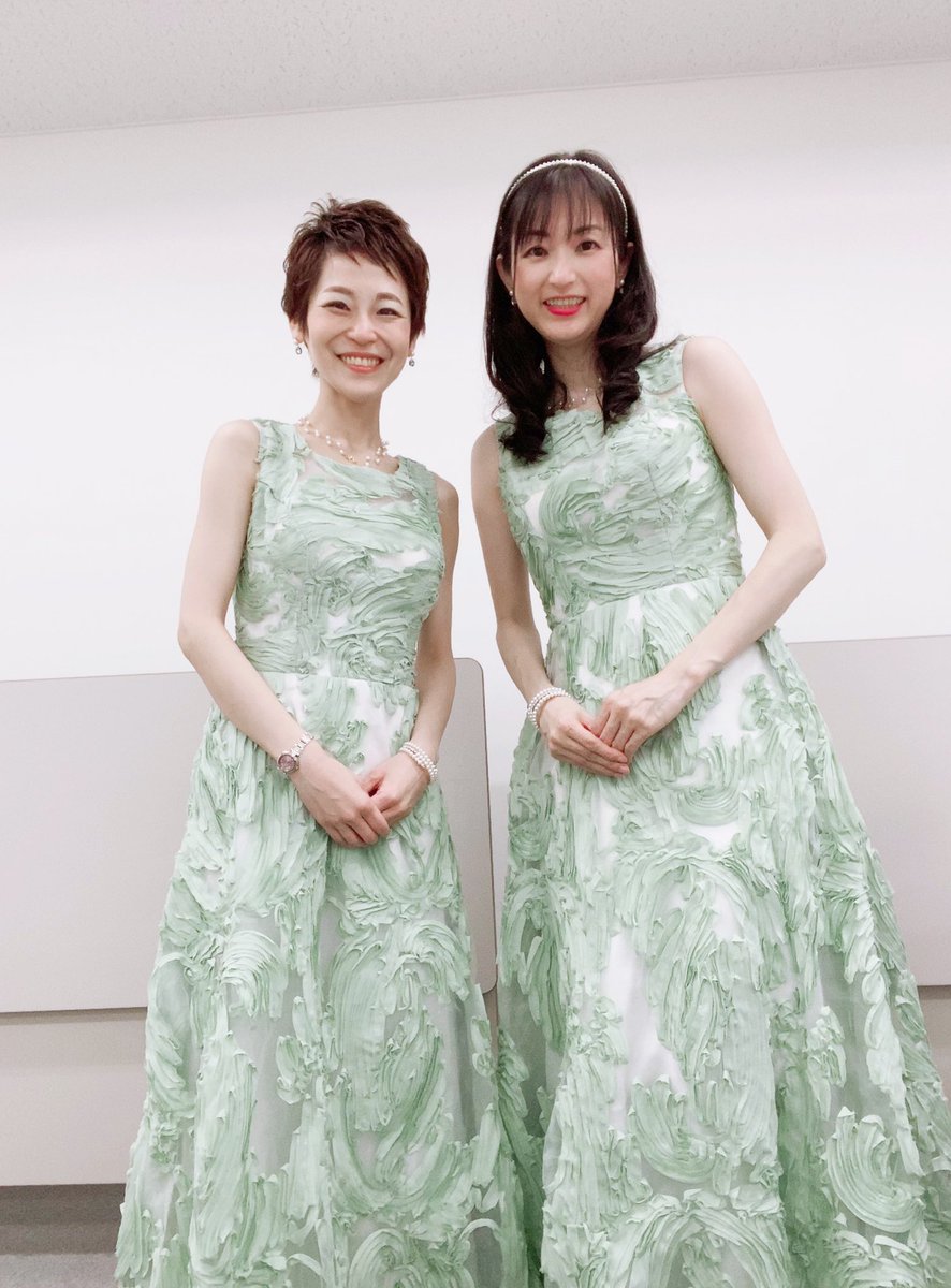 komorebi0213's tweet photo. 本日はエステックランチコンサートでした！平日のお昼のお時間にたくさんの方にお越し頂き本当にありがとうございました！素敵な会場で、お客様の前で演奏出来る喜びを改めて感じる事が出来て、とても幸せなコンサートでした😊✨
ドレスはMVで着用したものでした！そして、今日は私服も揃いました(笑) https://t.co/jFd16Eweab