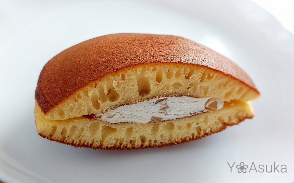yumeasutw's tweet photo. #わスイーツ
#ふんわりどら焼 栗&amp;ホイップ
パッケージを開けると香ばしく甘い香り😌
フワフワの弾力のある皮に🌰栗ダイス入りクリームと🌰栗ペーストがサンド。
大き目で食べ応え満点
さっぱりとした美味しさです😋

#モンテール
@monteur_sweets
#洋生菓子
#要冷蔵
#おやつ
#a2022 #a0519 #a202205 https://t.co/JpwUvwXykA