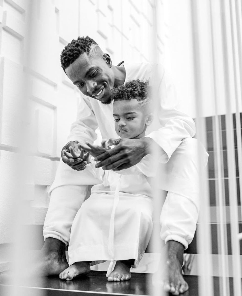 ينكشف زيف الشعارات ليا حمي الوطيس 
 ترجع الاذناب اذناب وتبقى الروس روس

#كلنا_ادريس_غانا
#WeareallIdrissa