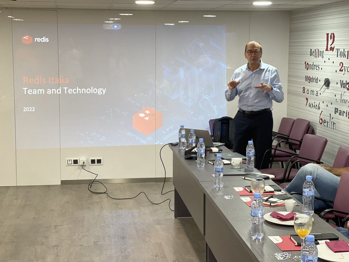 MarcoLorux's tweet photo. L’ecosistema @kiratech è composto da realtà internazionali sorprendenti con tanto dna italiano, anche #redis e il “suo” #database sono nati dall’intuito e dal talento di uno sviluppatore italiano #KubeCon #kubekira https://t.co/s5JkPtdBEr