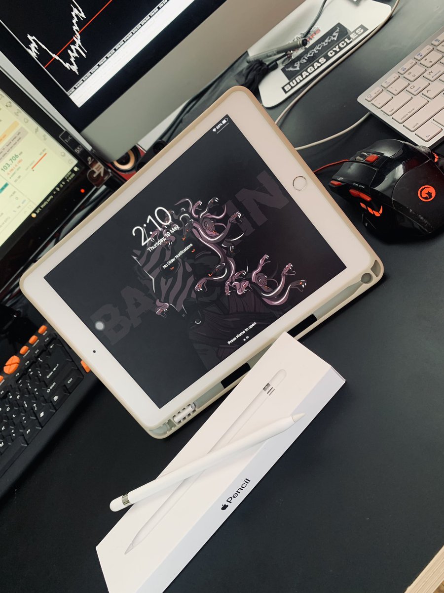 Hi, im selling my Ipad RM1,111 only.

Ipad 6th Gen 128gb + Apple Pencil 1st Gen
No scratch, no dent

I used for drawing &amp; trading only.
Reason sell: I bought another Ipad yesterday

If you really need this Ipad for drawing, just DM me for the best price.