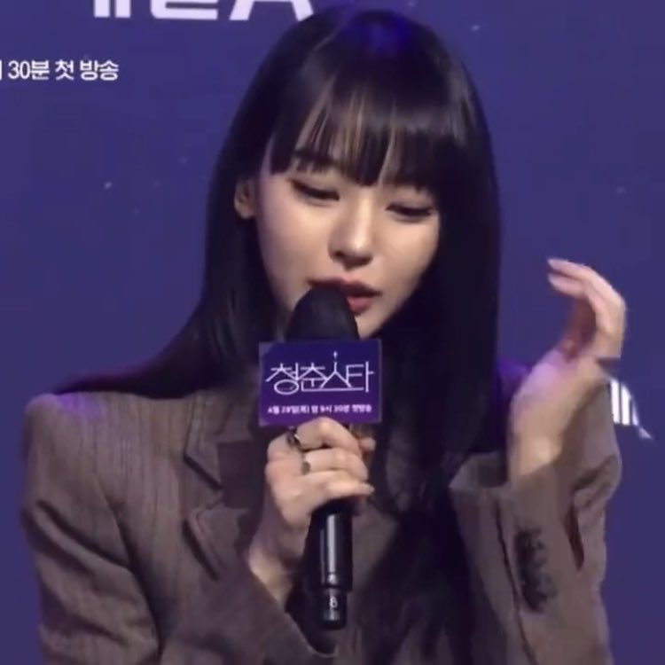 이여자진짜뭐임..?
내멘토가돼주라내집이돼주라나도날줄테니너도널주라