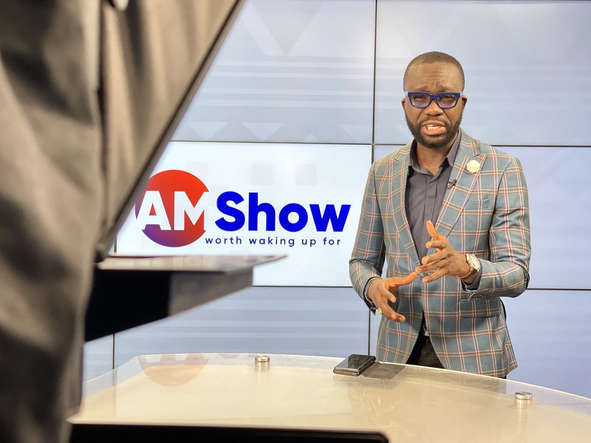 BenjaminAkakpo3's tweet image. Let’s give you a feel of the studio as we get ready to do the do - #ForGodAndCountry!🇬🇭🙌🏾

We talk about the incessant #AttacksOnJournalists, the #AchimotaForestSaga and bring you updates on #Nkoranza.

Good morning!😎

#JoyNews
#AMShow