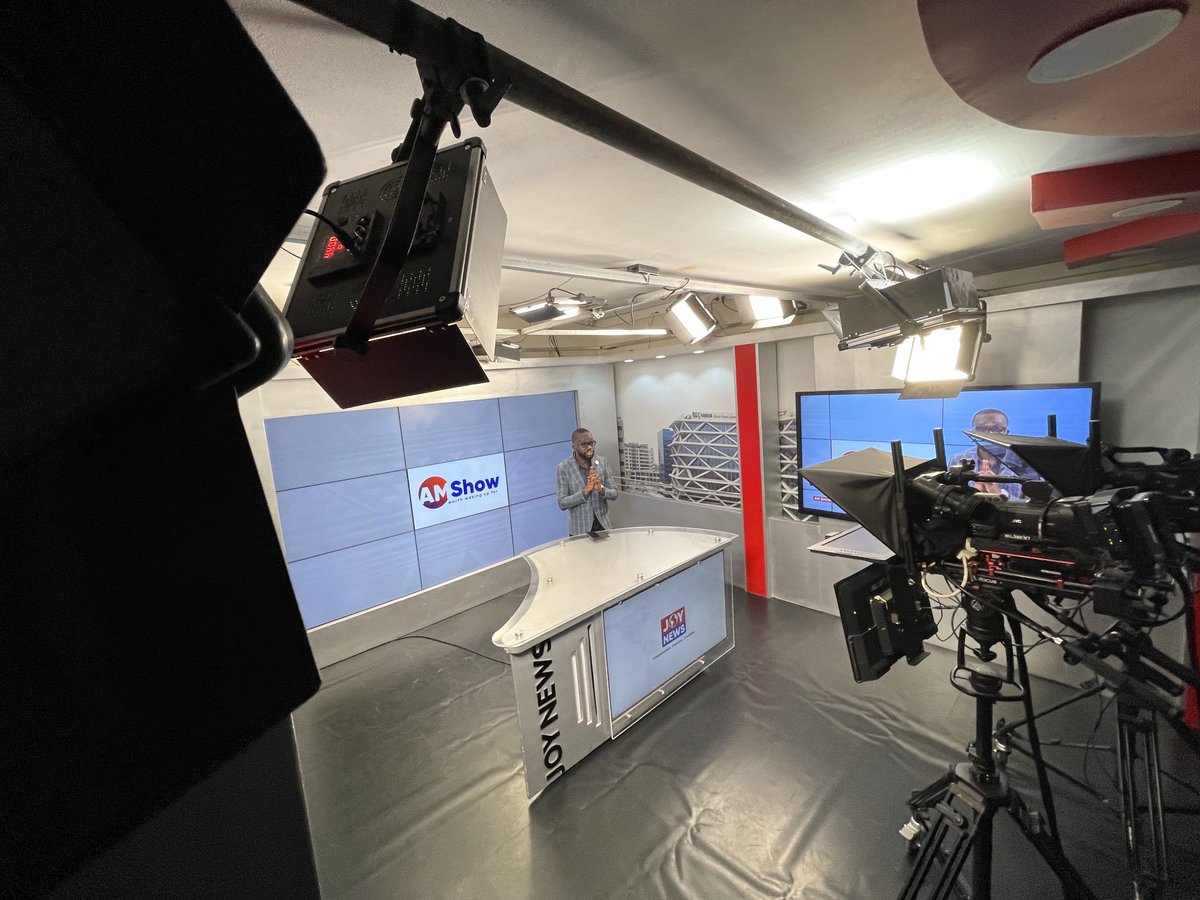 BenjaminAkakpo3's tweet image. Let’s give you a feel of the studio as we get ready to do the do - #ForGodAndCountry!🇬🇭🙌🏾

We talk about the incessant #AttacksOnJournalists, the #AchimotaForestSaga and bring you updates on #Nkoranza.

Good morning!😎

#JoyNews
#AMShow