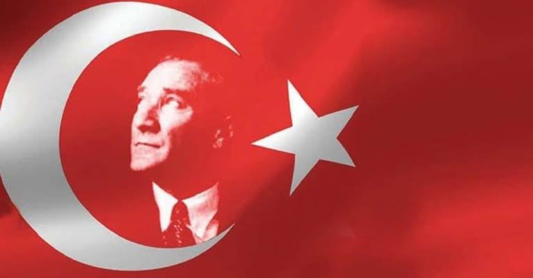 ChnDmrcgl's tweet photo. Her şey unutulur. Fakat biz her şeyi gençliğe bırakacağız. O gençlik ki, hiçbir şeyi unutmayacaktır; geleceğin ümidi, ışık saçan çiçekleri onlardır. Bütün ümidim gençliktedir.       M.Kemal ATATÜRK https://t.co/BmJuDh4twp