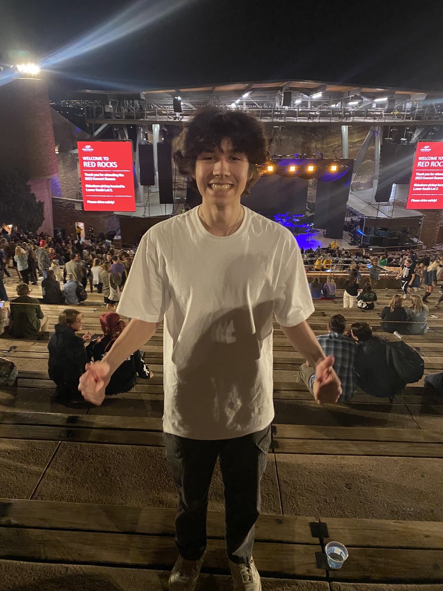 wizardlywaffles's tweet photo. got front row seats to phoebe bridgers (picture zoomed out) https://t.co/rI5Ii5JsJm