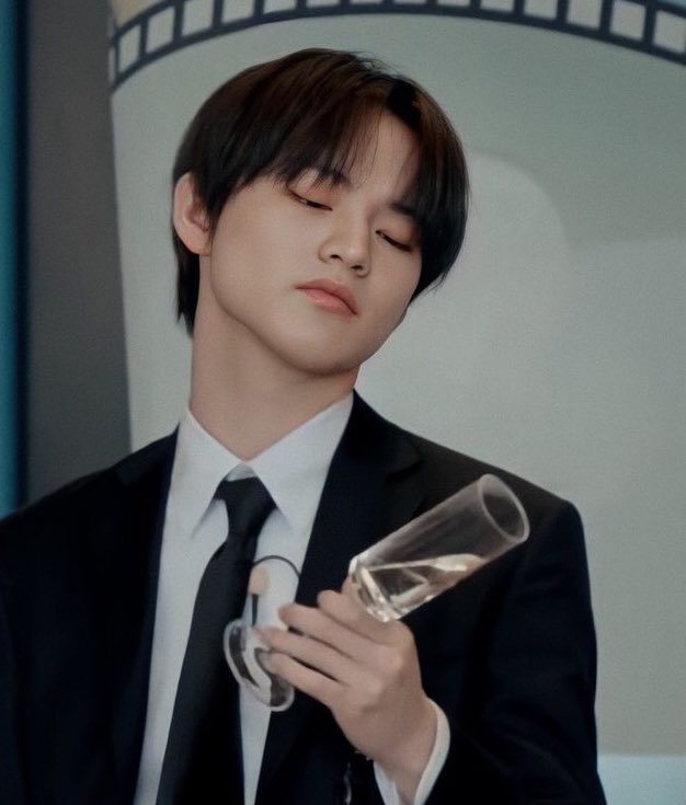 YJWONBOT's tweet photo. llevenme d fiesta, miren que guapo soy https://t.co/m9wHyAMiXd