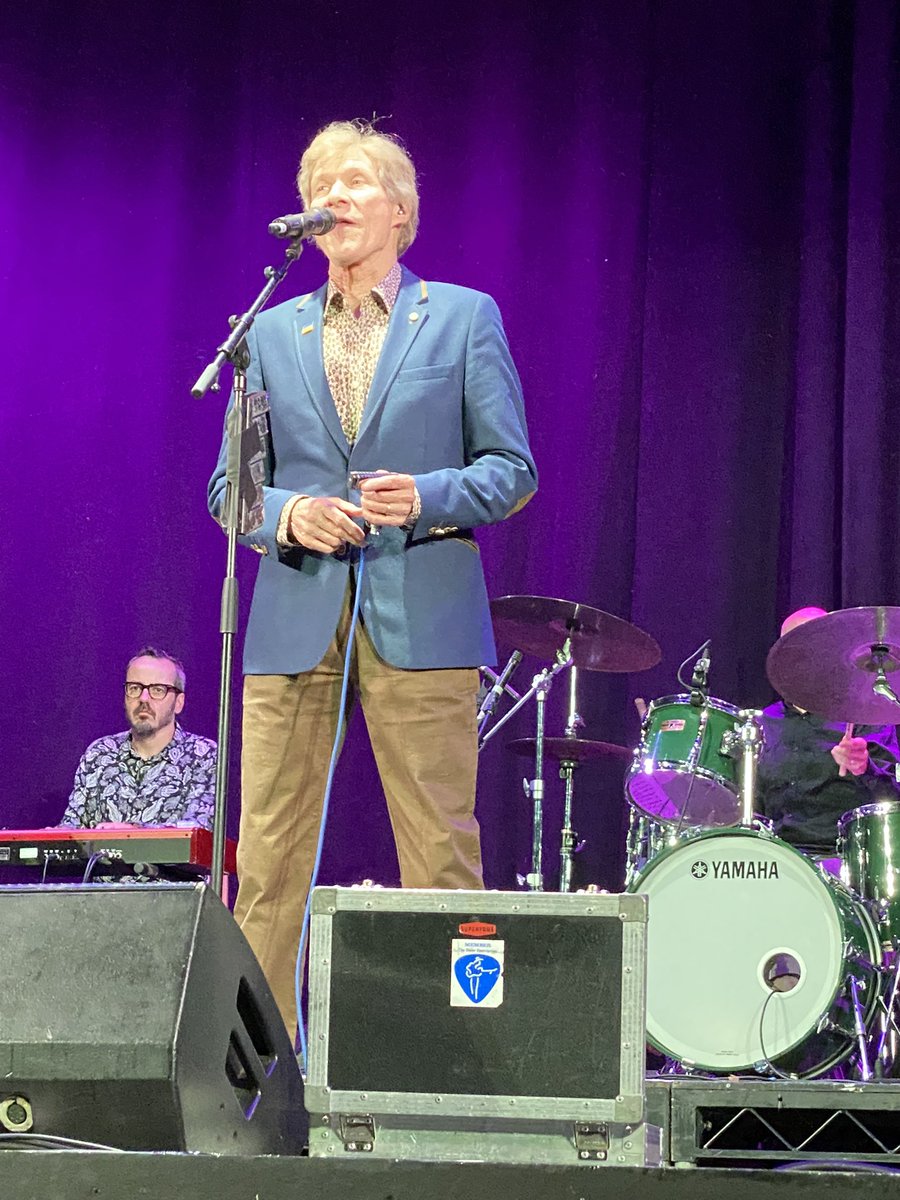 ldgower2's tweet photo. A blast from the very distant past at Porthcawl Pavilion! #manfreds #pauljones #prettyflamingo https://t.co/PM2f9YL8pK