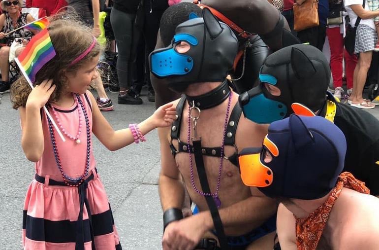Lesfrereskto's tweet photo. Ils tenteront de vous faire croire que vous êtes “homophobe”, 
si vous ne soutenez pas ça. 
#LGBT https://t.co/KYF3W24l3j