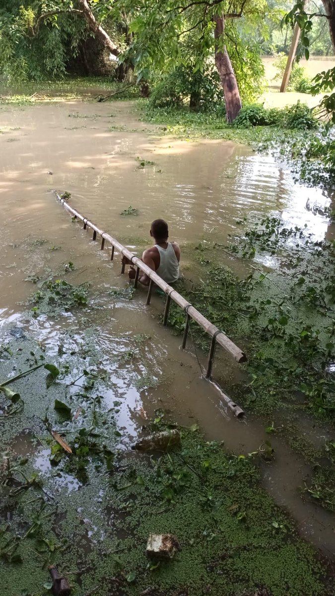 apdclsocial's tweet photo. যোৱা কেইদিনমানৰ পৰা প্ৰচণ্ড ধুমুহা আৰু নেৰানেপেৰা বৰষুণৰ ফলত অসমৰ বিভিন্ন ঠাইত কেইবাটাও বৈদ্যুতিক আন্তঃগাঁথনিৰ ক্ষতিগ্ৰস্ত হৈছে। তাৰবাবে যিমান সম্ভৱ 
এপিডিচিএলৰ কৰ্মচাৰীসকলে অতি সোনকালে লাইনবোৰ পুনৰুদ্ধাৰ কৰিবলৈ উঠিপৰি কাম কৰি আছে। 

@CMOfficeAssam 
@BimalBorah119 https://t.co/M1Kxi4kay6