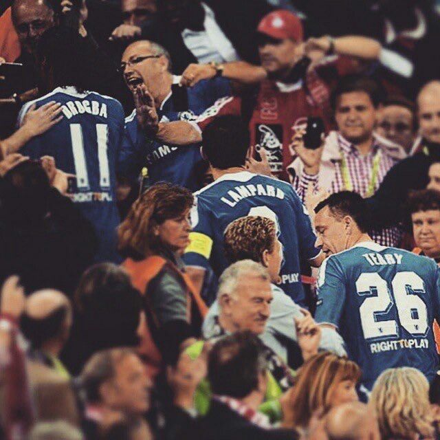 HarryCFC170's tweet photo. Terry-Lampard-Drogba going to lift the Champions League trophy.

How have I never seen this photo before...😭 https://t.co/09PPoOD8Zw