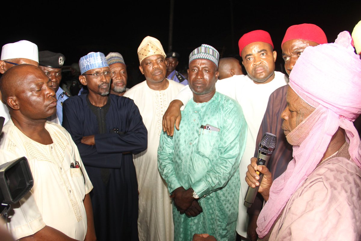 OfficialFCTA's tweet photo. DEI- DEI MARKET VIOLENCE WAS NOT MOTIVATED BY RELIGION OR ETHNICITY.

...FCT MINISTER @MuhdMusaBello 

...ORDERS CLOSURE OF MARKET https://t.co/ukgOB89P1t