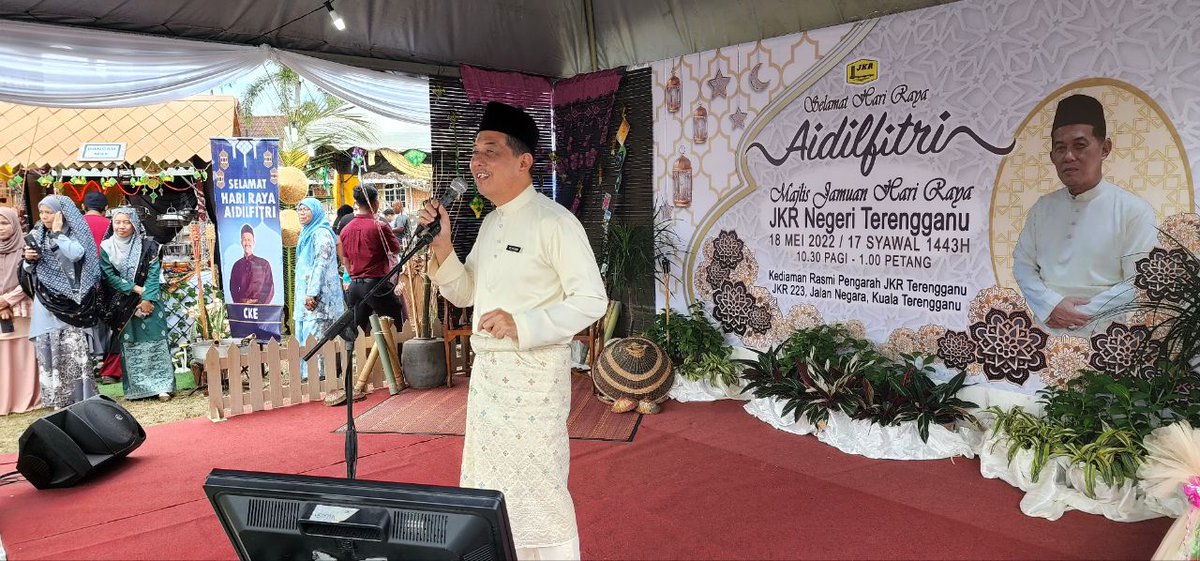 JKRTerengganu's tweet photo. 17 Syawal 1443H | Majlis Jamuan #HariRaya #JKRTerengganu 2022 di Kediaman Rasmi Tn.Pengarah @IrMdridzwan.T.kasih kpd YBM Tengku Seri Bijaya Raja SUK Trg yg hadir memeriahkan lg suasana, jg kpd semua yg terlibat menyediakan juadah &amp; menjayakan majlis ini.
@JKRMalaysia @IrZulkefly https://t.co/J9gCznxRJ8