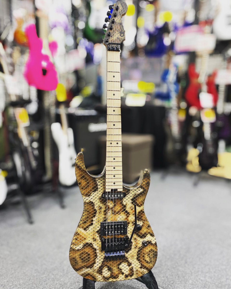 RATTウォーレン風ギターショップオリジナルカスタムギター！！
