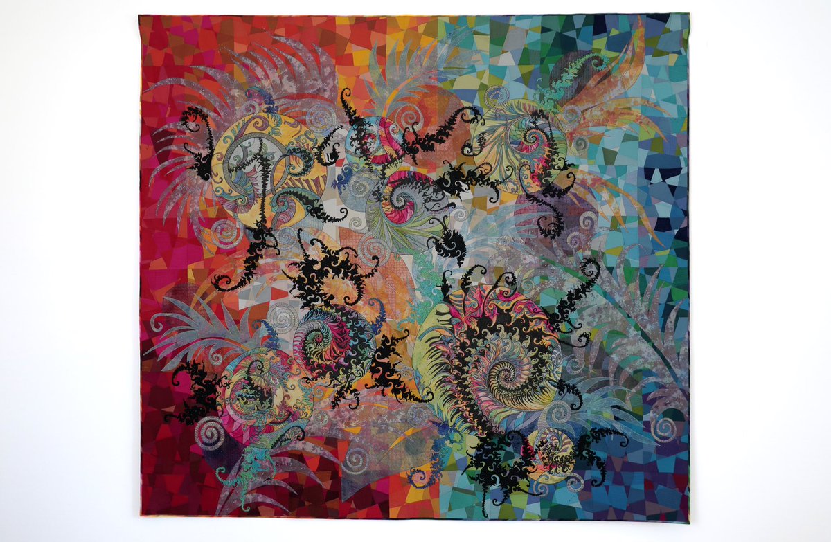 FMeyerKR's tweet photo. Ich danke der wunderbaren Quilterin Claudia Pfeil, dass ich ihren Quilt „Fractal“ als Leihgabe in mein Büro hängen darf. Ich freue mich auf spannende Gespräche über #Kunsthandwerk und #Textilkunst. https://t.co/wMHN4OjUKK