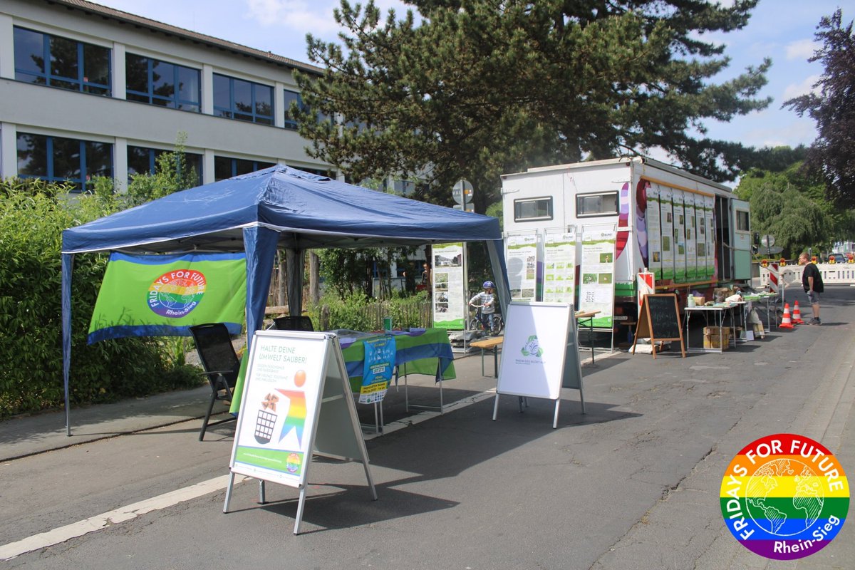 FFF_RheinSieg's tweet photo. Am vergangenen Freitag fand das 11 Jubiläumsfest des Naturgartens Drachenfelsparadies der Drachenfelsschule in Königswinter statt. Auch wir von FridaysForFuture Rhein-Sieg waren mit einem Infostand dabei, mit dem wir das Projekt unterstützt haben.
#fridaysforfuture #königswinter https://t.co/C3V7LAUJxT
