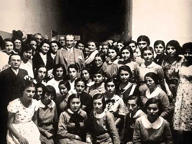 Gençliği yetiştiriniz. Onlara bilim ve kültürün olumlu düşüncelerini veriniz. Geleceğin aydınlığına onlarla kavuşacaksınız.” M. Kemal Atatürk

19 Mayıs Atatürk’ü Anma, Gençlik ve Spor Bayramımız kutlu olsun.