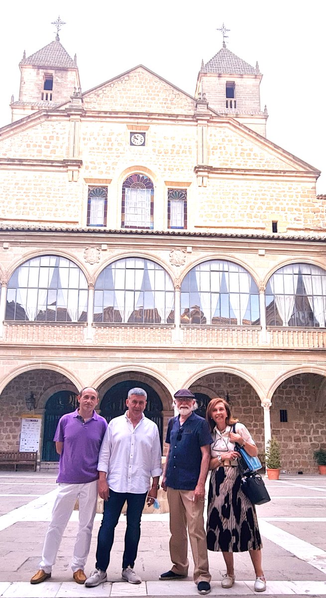 dulaci's tweet photo. Tras la primera sesión del Curso de Drónica Didáctica n el espléndido patio renacentista del Hospital de Santiago en el que se ubica el @cepdeubeda con el director Antonio Cobo y el secretario José Antonio Pulido.
#DrónicaDidáctica #STEAM #STEAMPyA https://t.co/b2PC2lBPXU