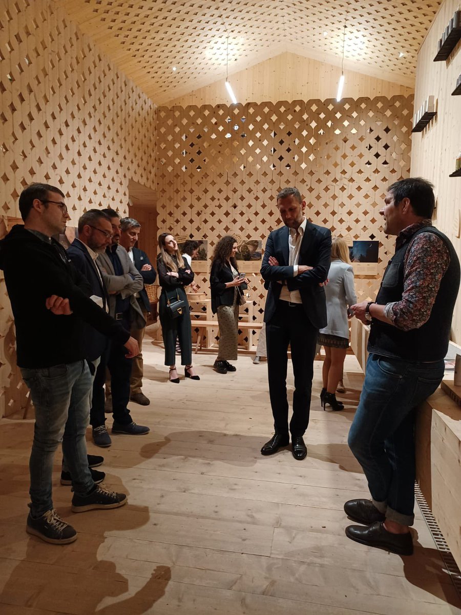 Per concludere al meglio la prima giornata di #Klimahouse, la nostra PR ha portato i giornalisti e influencer a Bad Schörgau in Val Sarentino 🤩 è sempre una garanzia!