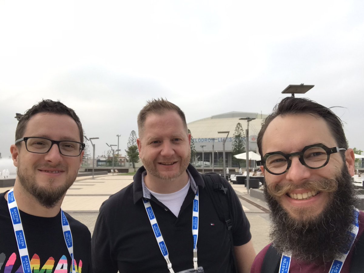 Los tres mosqueteros  de NetApp  (yo, Hendrik Land y <a href="/fabianborn/">Fabian Born</a> ) estan listos por el secundo dia de #KubeCon a Valencia !
Andale amigos !