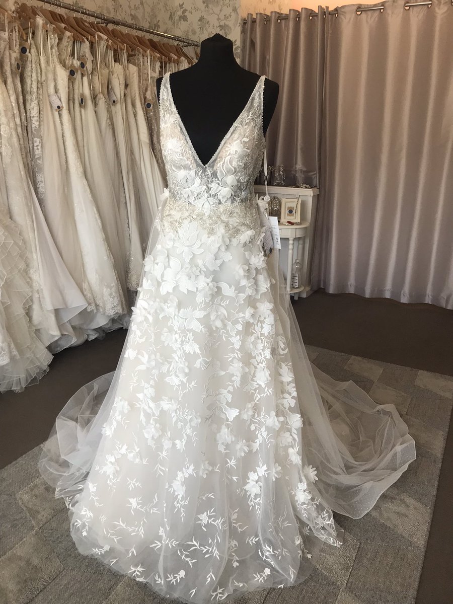 💞 𝐷𝑅𝐸𝑆𝑆 𝑂𝐹 𝑇𝐻𝐸 𝐷𝐴𝑌 💞

To book your private appointment with us to find your bridal style drop us a DM.
Or
Call 01482 236446
Email beverley@bridalreloved.co.uk

#weddingdress #bride #bridalrelovedbeverley #bridalreloved