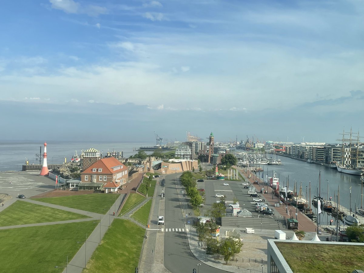 Hallo Bremerhaven! Ich bin zurück im Norden, zumindest für 1 Tag, denn nach der #OMR22 ist vor dem #JoLoFo22 - zusammen mit zahlreichen Kollegen aus der Branche diskutieren wir beim <a href="/bpb_de/">bpb.de</a> -Forum über Social Media, paid und free Content und - natürlich - digitale Transformation!