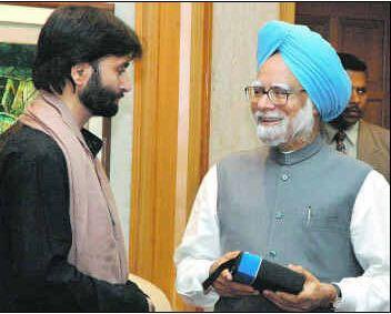 ARanganathan72's tweet photo. Breaking: Yasin Malik (left) convicted by the NIA court for conspiracy to commit terrorist acts and funding terror, charges to which he had pleaded guilty.

Malik is the son of a poor shawl weaver and loves dum aloo. https://t.co/NqDPCvZuHY