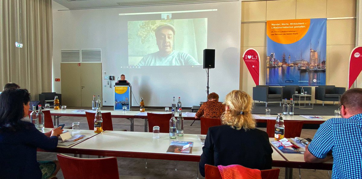 Im Selenskiy-Format - <a href="/fiene/">Daniel Fiene</a> spricht zum  #FoLoJo22: Was Lokalredaktionen jetzt in Social Media machen sollten.