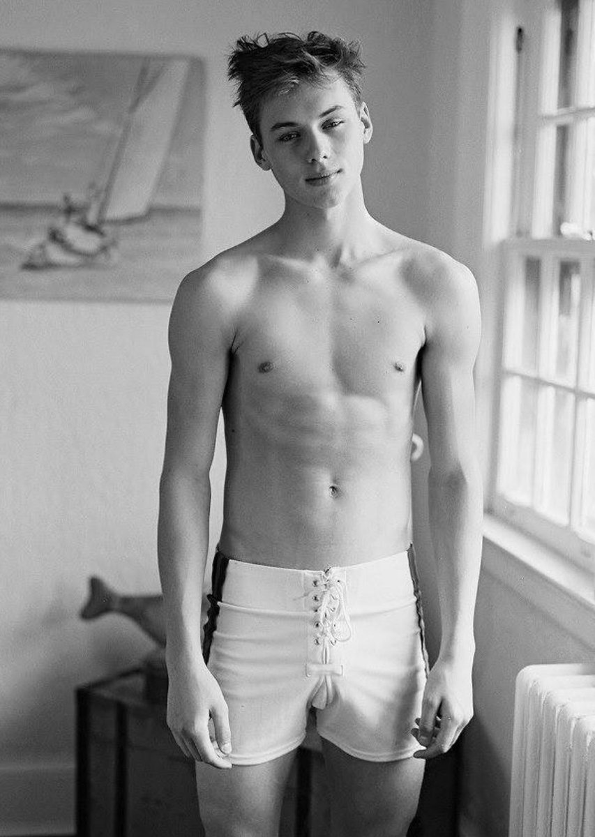 tjskyloft7953's tweet photo. Cute, sexy twinks. Lads we like! 😍💪🏼😘💋 https://t.co/FDUbqio10t
