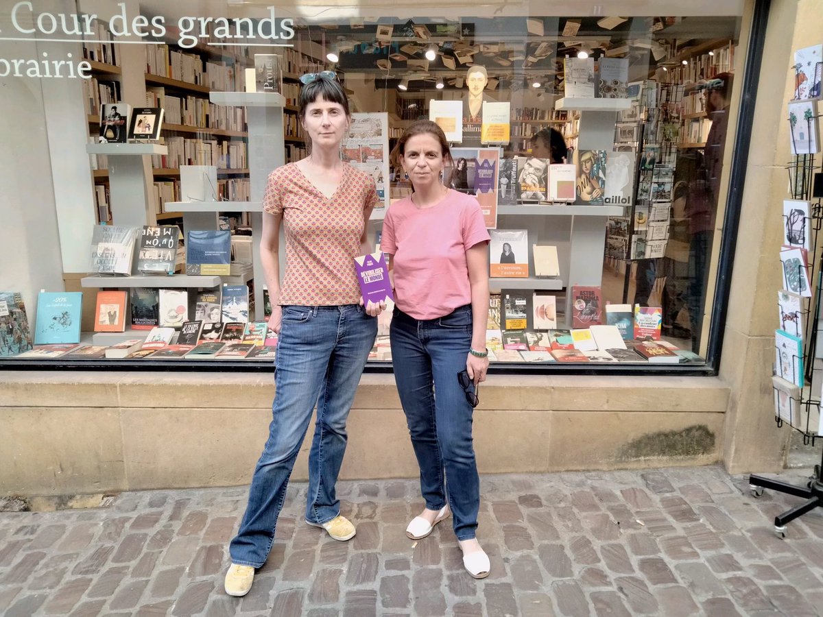 CelinePiques's tweet photo. Superbe soirée à #Metz hier soir. Librairie La Cour des grands pleine à craquer. Librairie à visiter absolument 💜
Merci aux antennes d’@OLF57 et OLF 54 pour leur accueil adorable 

Pause méritée et je reprends la tournée le 31 mai avec #Lyon #Grenoble #Lons …. 💪 https://t.co/XcpRBRpXh5