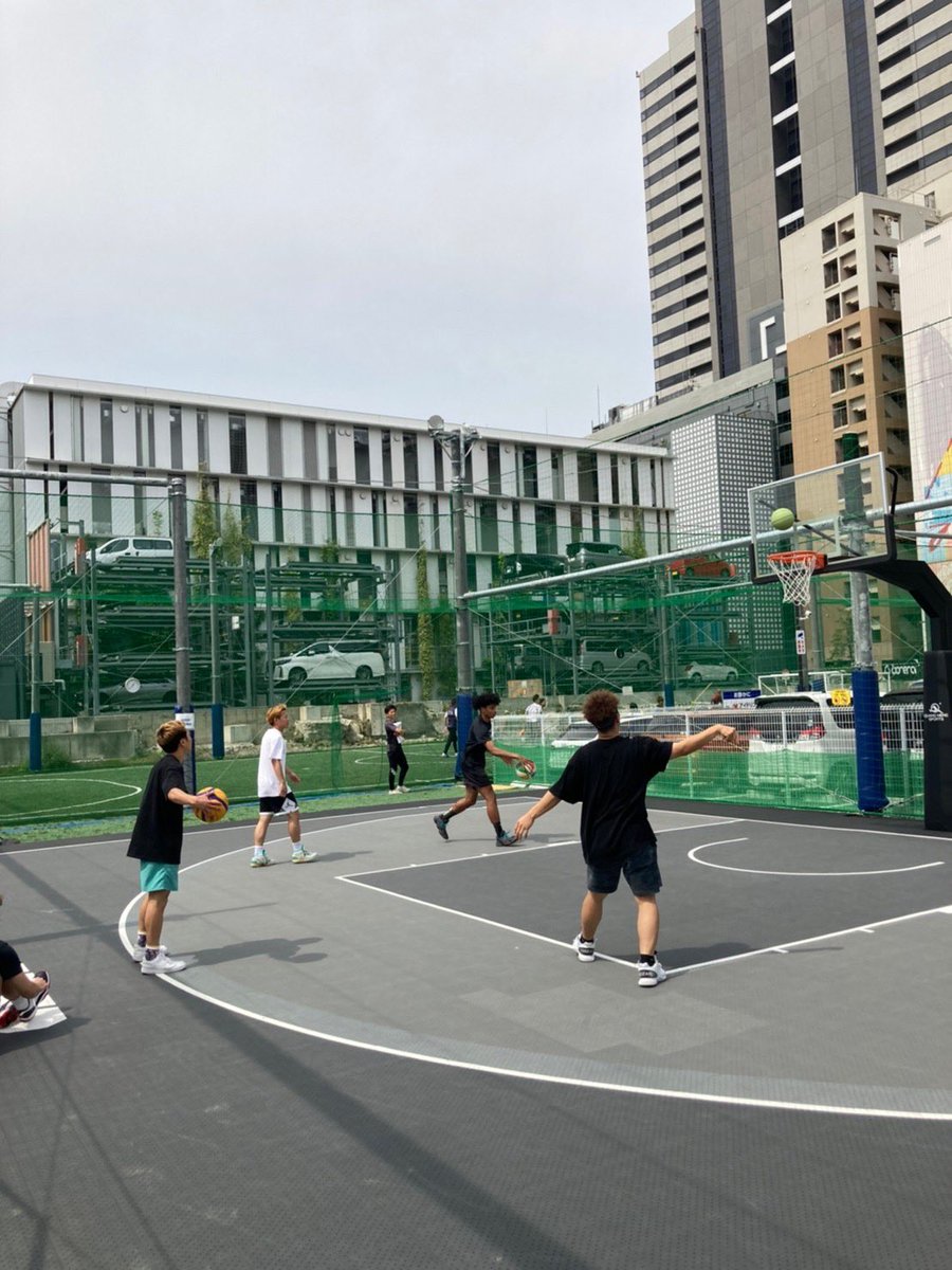 shinagawabase's tweet photo. #スワッグクルー さんに #3x3 コートをご利用いただきました😆

YouTubeチャンネルもぜひチェックです🫡
バズりまくってる動画もありますよー👀✨
https://t.co/kRNLNwTV3a https://t.co/pvYM1ikYQ6