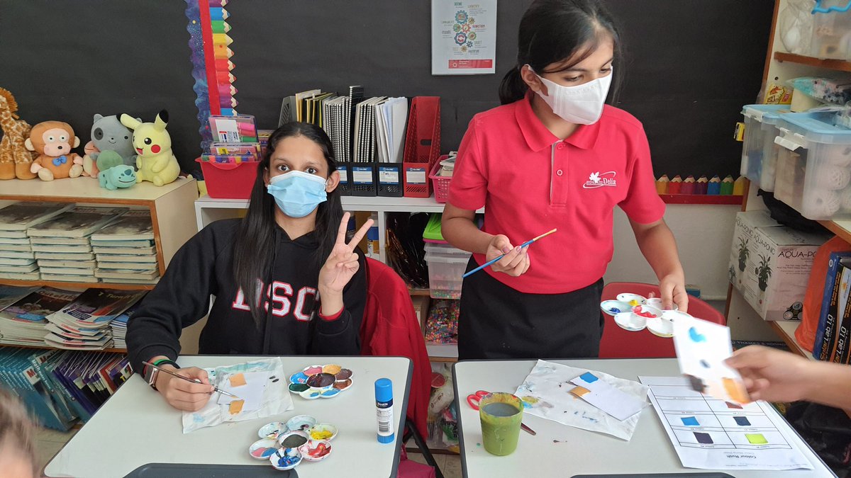 DSCEMsC's tweet photo. Understanding colour theory to match colours is harder than it looks! #6thgrade #artsed #dsc https://t.co/AjGeNPYY0m
