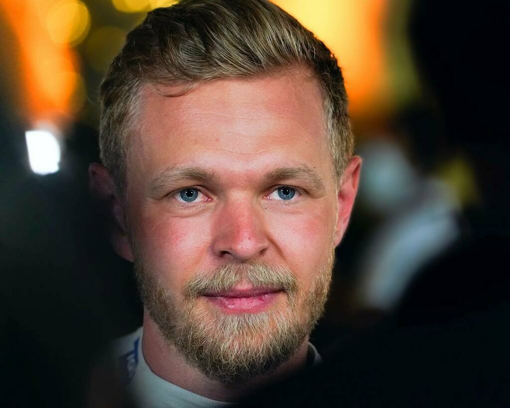 everysecondf1's tweet photo. K-MAG 😮 

Kevin looking very thoughtful 🤔 🇩🇰 

📸 @elliejhoad @everysecondf1 

#kevinmagnussen #haas #f1 #barcelonagp #pirelli #formulaone #20 #hesback #hybrid #denmark #danish https://t.co/5xXSErBjUa https://t.co/m04hSPtJd7