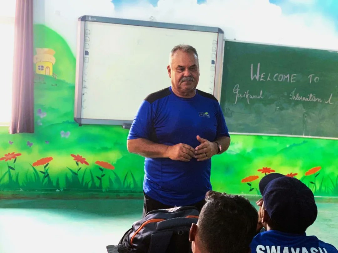 Letzplay_News's tweet photo. MSDCA NAGPUR Summer Camp with Dav Whatmore, giving valuable Bowling Tips.

#aarkasports #msdhoni7781 #msdca #msdcaofficial #summer2022 #summercamp #summercamp2022 #msdcanagpur #cricket #bowling #coaching #coach Dav Whatmore #SPORTS #cricketer #msdhoni7781 #MSDhoni #cricket https://t.co/3JppESQDlk