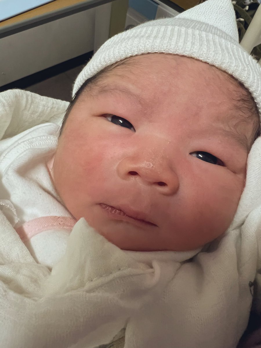 cnt04's tweet photo. ご報告

5/17 12:11 
3404gの可愛い天使を産みました👶🏻❤️
出産は想像を絶するもので
何度も心が折れて助産師さん、先生を
困らせてしまいましたが
コロナ禍で旦那も家族にも会えない中
病院の方々に支えられ母子共に健康です☺️

とにかく我が子が愛おしい🥺❤️
これから全力で守っていくからね！ https://t.co/owU6CZ43pF