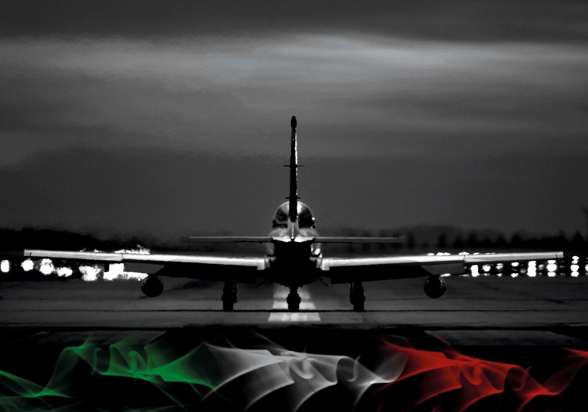 Hai già sfogliato l’opuscolo virtuale sulla formazione delle #FrecceTricolori del 2022?
Non perdere l’occasione per conoscere i retroscena e le novità sulla Pattuglia Acrobatica Nazionale.
Clicca qui 👉 bit.ly/3NmMvXf

#latuasquadrachevola #AeronauticaMilitare