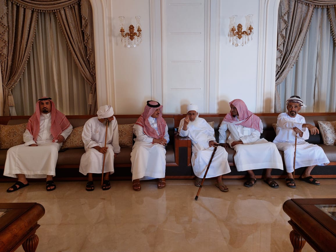 KSAembassyOM's tweet photo. أستقبل سماحة مفتي عام السلطنة الشيخ أحمد بن حمد الخليلي @AhmedHAlKhalili سفير خادم الحرمين الشريفين سعادة عبد الله بن سعود العنزي @alanazi203 والداعية سليمان بن عبد العزيز الجبيلان بمنزله في مسقط. https://t.co/ClRJ19Cy7j