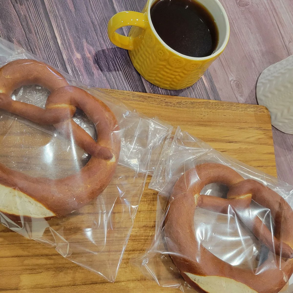 pomecoron's tweet photo. #焼き菓子パン #ブレッツェル #コエタス #OLDKITCHEN #PR
#オレンジペコ当選報告
埼玉県の所沢にある、オールドキッチン様より、フレッシュバターブレッツェルを、お試しさせていただきました🎵濃厚な味わいのあるバターが、とろっ、として、うまっ!😆💕ってなりました🌟 https://t.co/vbokHQ7eQw