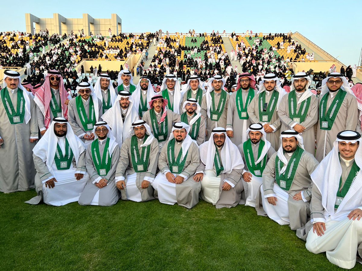 بفضل الله و كرمه حصلت على درجة البكالوريوس من كلية طب الأسنان بجامعة الملك خالد تخصص طب و جراحة الفم و الأسنان سائلًا المولى عز و جل لي و لكم التوفيق🎓🎓