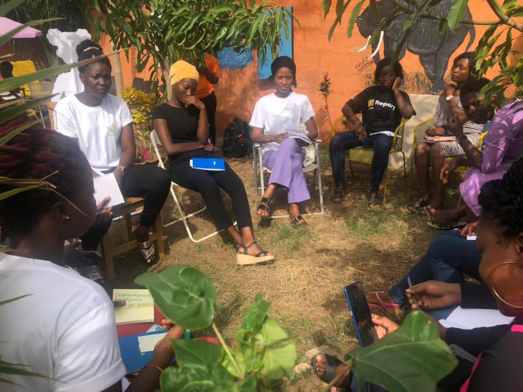 VBGPasMonGenre's tweet photo. Les causeries #YouthToYouth se poursuivent📢💬

Les #jeunes des #OSC de Natitingou ont échangé avec nos https://t.co/Pb1o1WyVsQ.s sur les grossesses non intentionnelles. Pour eux, la lutte contre ce phénomène est indispensable pour mettre fin aux #VBG dans l'Atacora.
#SeingUnseen https://t.co/N74IbSUQVC