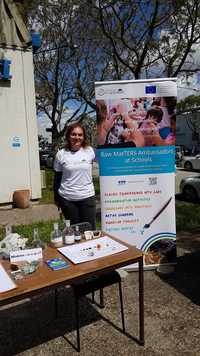 RM_Schools's tweet photo. @FCTNOVA recently held an Open Doors Day which attracted 5,500 high school students in total. Young RM Ambassadors presented the project activities and the toolkit about glass and raw materials prepared by FCT NOVA.

#RMatSchools #RawMaterials https://t.co/wgktgw2Fea