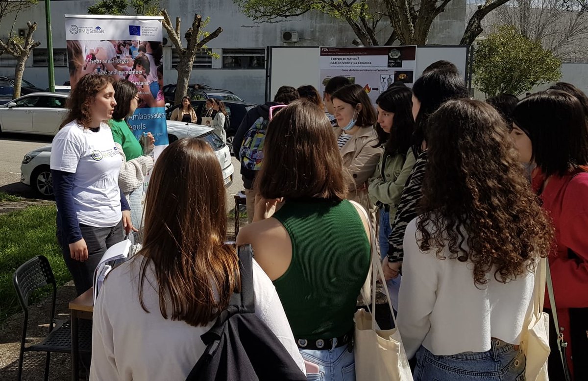 RM_Schools's tweet photo. @FCTNOVA recently held an Open Doors Day which attracted 5,500 high school students in total. Young RM Ambassadors presented the project activities and the toolkit about glass and raw materials prepared by FCT NOVA.

#RMatSchools #RawMaterials https://t.co/wgktgw2Fea