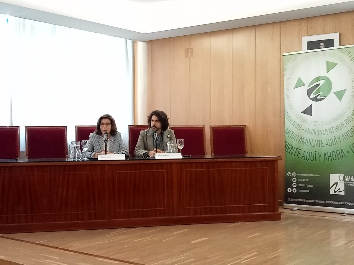 ¡COMENZAMOS! #JornadaDebate #OrdenaciónTerritorio y #Sostenibilidad con la nueva Ley #LISTA
🎥 Síguenos en directo: youtube.com/watch?v=zq4Gil…
Palabras de bienvenida de María del Carmen Carrión, Decana de la <a href="/fcienciasugr/">Facultad de Ciencias</a> y <a href="/Sama_86/">Manu Sama</a>, Secretario de COAMBA