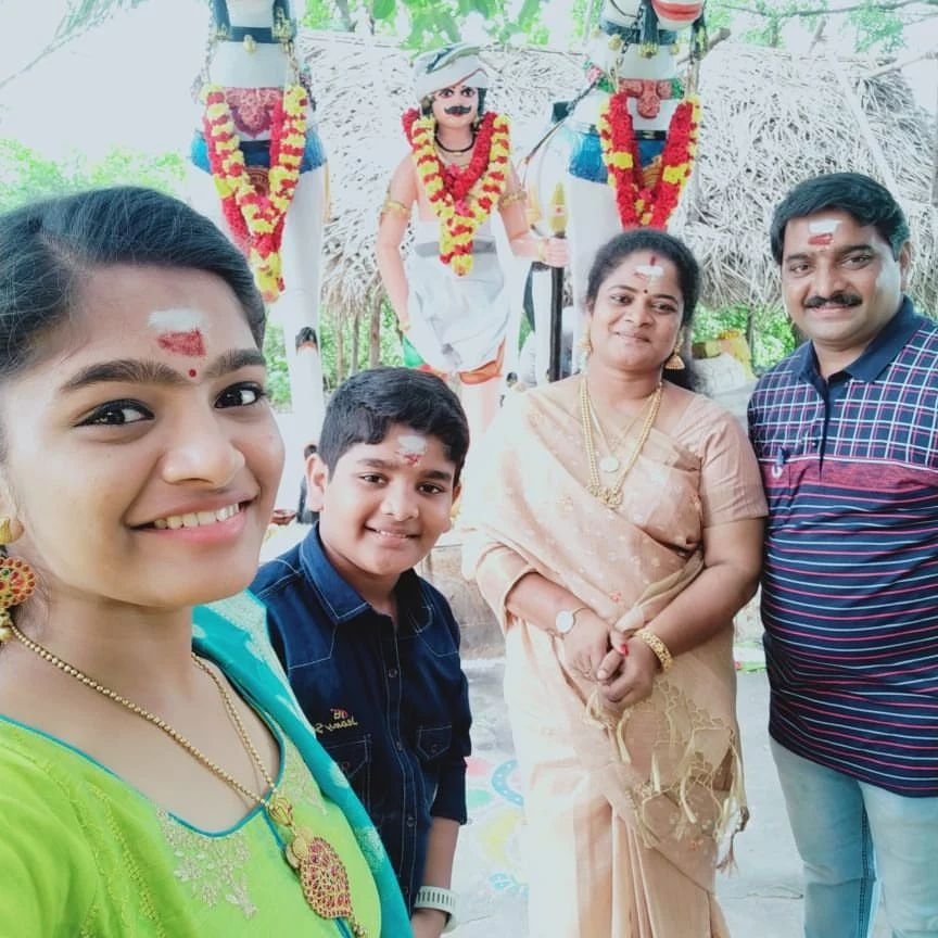 Abinakshatra's tweet photo. Happy birthday daddy..❤️❤️ you are my hero and my best friend in my life..💞🥰 you are the great support to me ... And you are the only person who support me and cares me a lot....💞🥰😘 Thank God for giving me a great person as my dad ....💞❤️❤️🥰😘🎂🎂🎉
#HBDDaddy #HBDday https://t.co/qxtgdnRP97