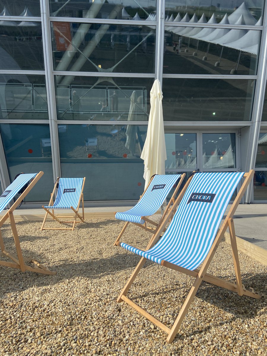 Oggi si torna a casa. 
Il cielo è di questo azzurro e c’è pure la spiaggia.
Tutto pronto per i Cuori Selvaggi ❤️‍🔥
#SalTo22 #babeling