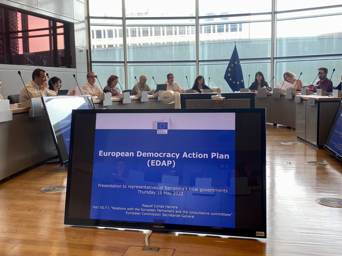 🤝 Durant aquest dijous, la missió tècnica d'ens locals de la província de Barcelona a Brussel·les visitarà la seu de la <a href="/ComissioEuropea/">Comissió Europea 🇪🇺</a> i mantindrà trobades amb personal expert de diferents serveis d'interès local
📸 Aquest matí, a l'edifici #Berlaymont <a href="/EU_Commission/">European Commission</a> 👇