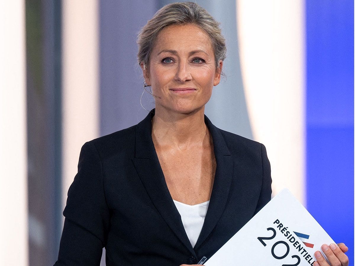 InsidePublic's tweet photo. 🚨 Anne-Sophie Lapix : comment Virginie Efira vient d'entraîner sa chute... https://t.co/bLFmss2yMr https://t.co/yL6TaxD3GW