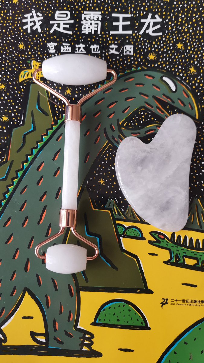 Johnny_Chu2018's tweet image. White Jade roller &amp;amp; Guasha set ,nice for facial beauty .